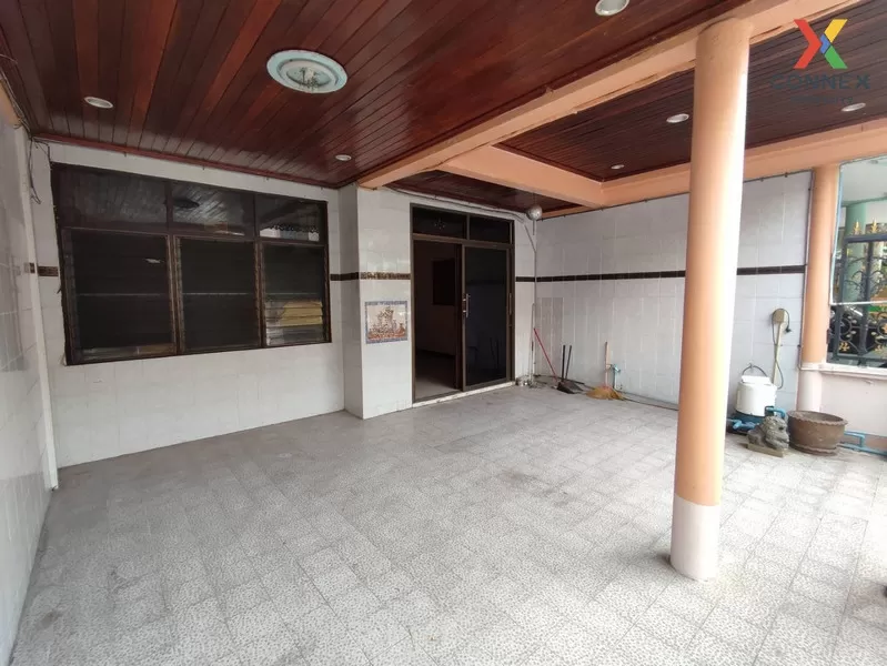 FOR SALE townhome , Baan Yu Charoen-Bunma , wide frontage , Si Ka 2