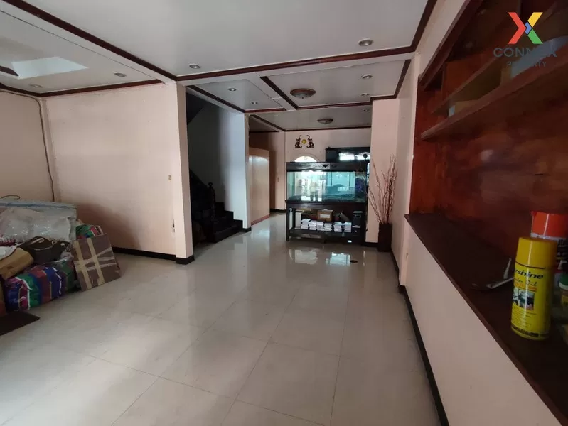 FOR SALE townhome , Baan Yu Charoen-Bunma , wide frontage , Si Ka 3