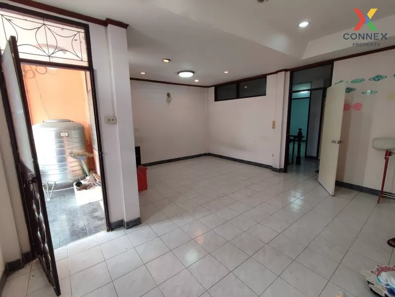 FOR SALE townhome , Baan Yu Charoen-Bunma , wide frontage , Si Ka 4