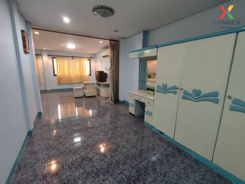 FOR SALE townhome , Baan Yu Charoen-Bunma , wide frontage , Si Ka