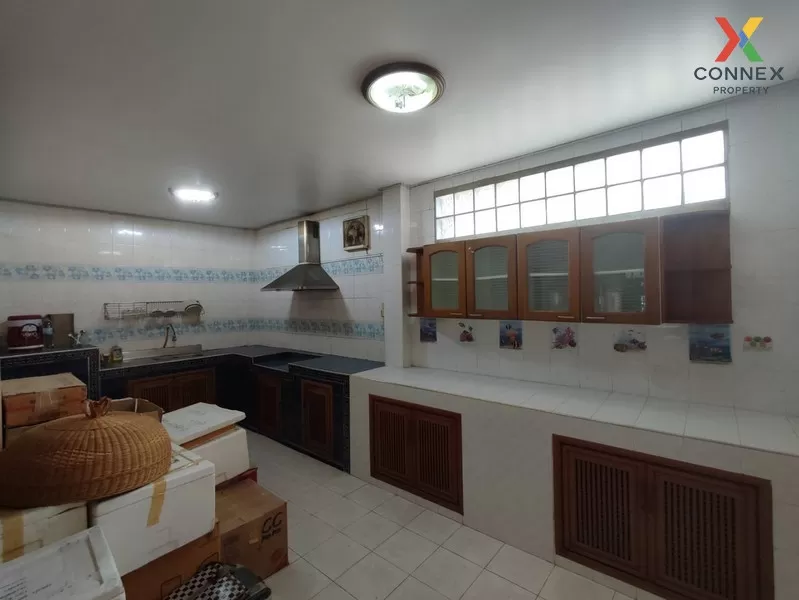 FOR SALE townhome , Baan Yu Charoen-Bunma , wide frontage , Si Ka