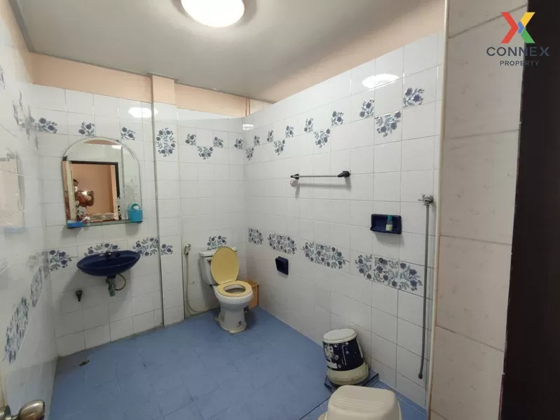 FOR SALE townhome , Baan Yu Charoen-Bunma , wide frontage , Si Ka