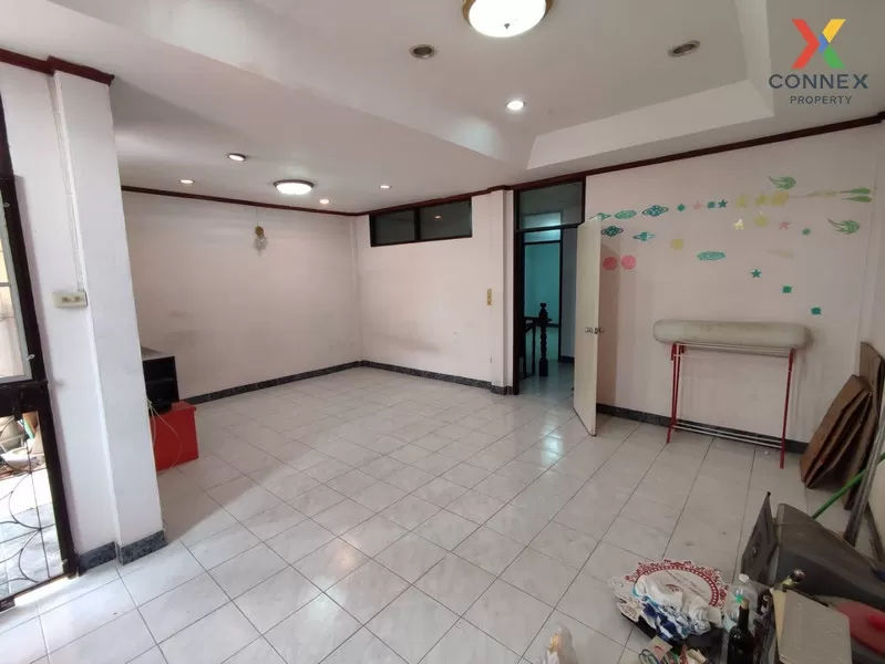 FOR SALE townhome , Baan Yu Charoen-Bunma , wide frontage , Si Ka