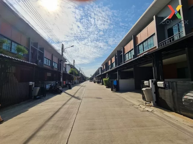 FOR SALE detached house , Siri Place Navanakorn , wide frontage ,