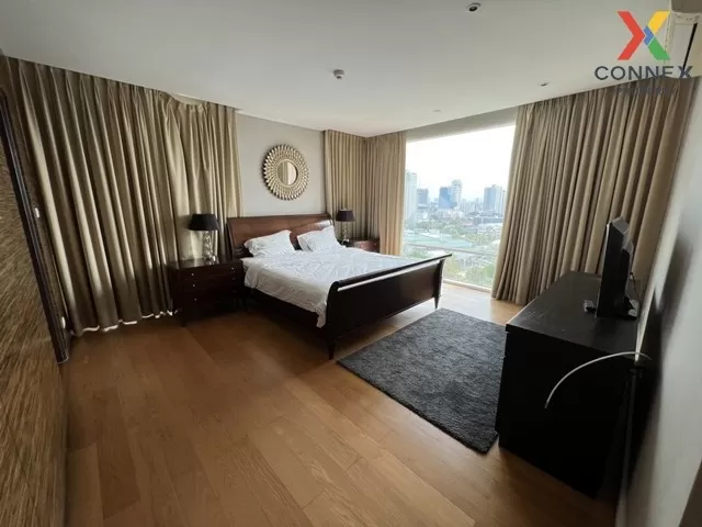 FOR RENT condo , Fullerton Sukhumvit , high floor , BTS-Ekkamai ,