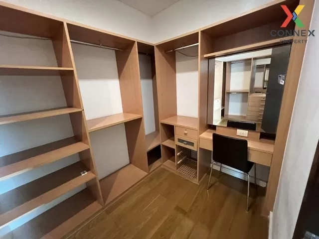 FOR RENT condo , Fullerton Sukhumvit , high floor , BTS-Ekkamai ,