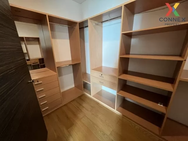 FOR RENT condo , Fullerton Sukhumvit , high floor , BTS-Ekkamai ,