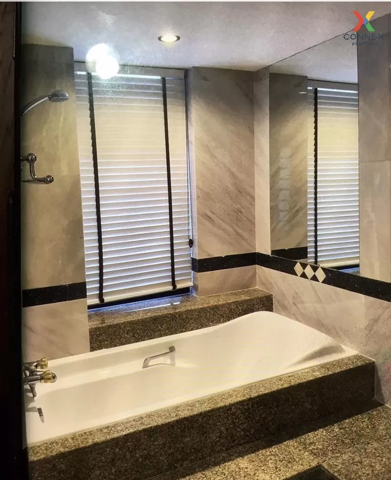 FOR RENT condo , RHYTHM Sukhumvit 44/1 , high floor , BTS-Phra Kh