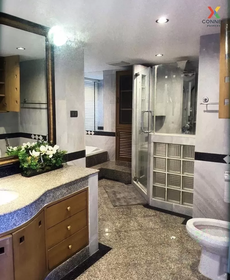 FOR RENT condo , RHYTHM Sukhumvit 44/1 , high floor , BTS-Phra Kh