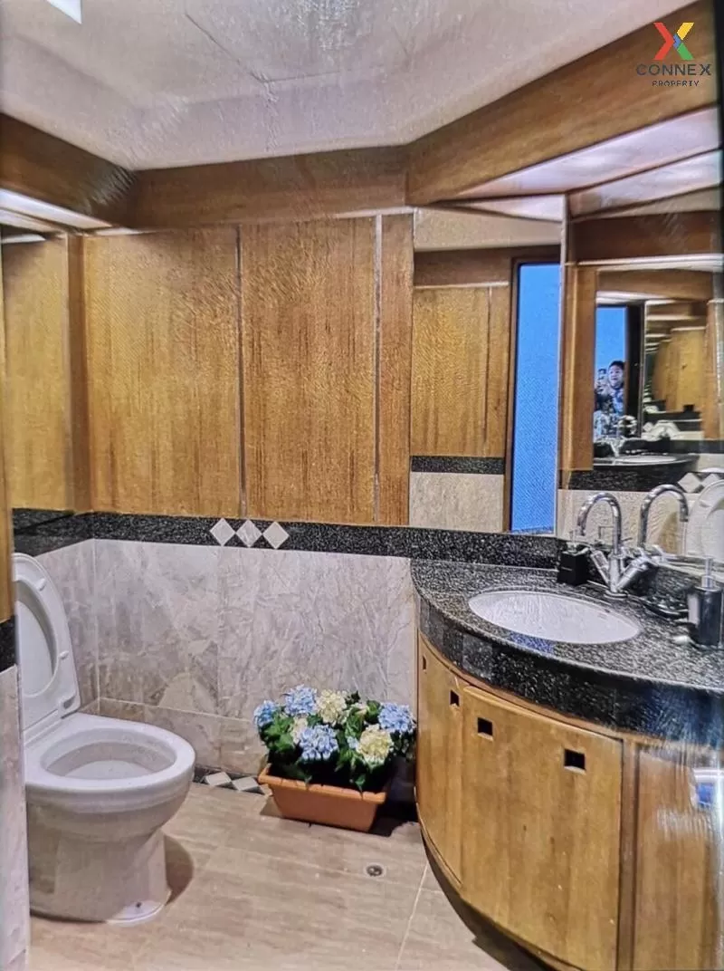 FOR RENT condo , RHYTHM Sukhumvit 44/1 , high floor , BTS-Phra Kh