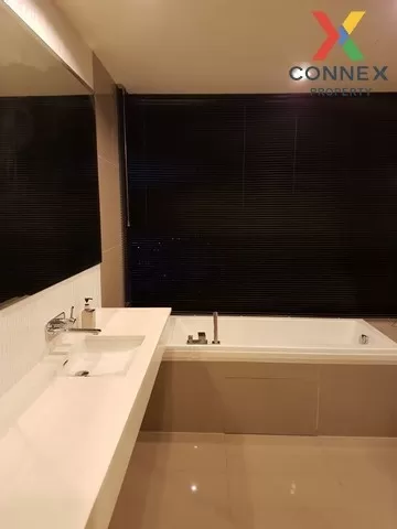 FOR RENT condo , RHYTHM Sukhumvit 42 , high floor , BTS-Ekkamai ,