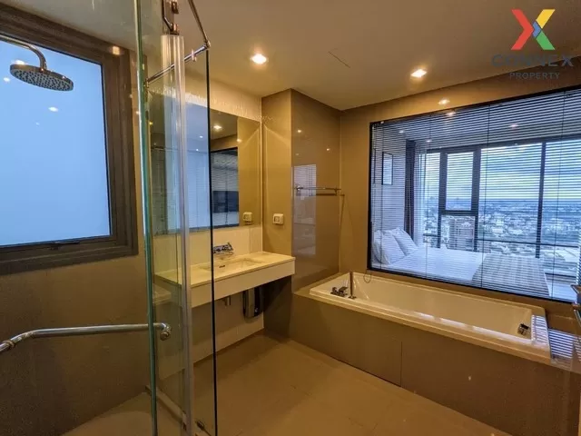 FOR RENT condo , RHYTHM Sukhumvit 42 , high floor , BTS-Ekkamai , FOR RENT condo , RHYTHM Sukhumvit 42 , high floor , BTS-Ekkamai ,