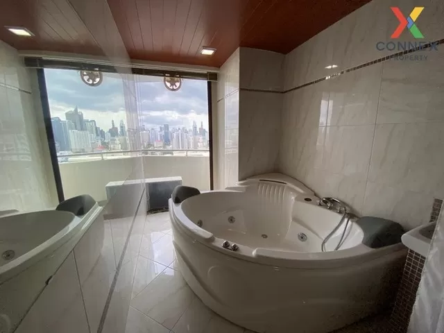 FOR SALE condo , Supalai Place Sukhumvit 39 , high floor , BTS-Ph