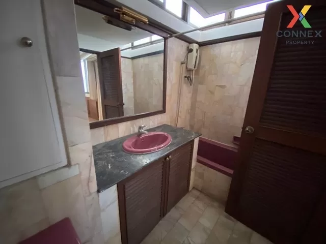 FOR SALE condo , Supalai Place Sukhumvit 39 , high floor , BTS-Ph