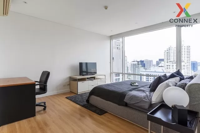 FOR RENT condo , Fullerton Sukhumvit , high floor , BTS-Ekkamai , 4