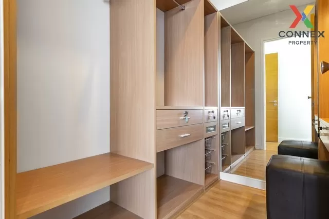 FOR RENT condo , Fullerton Sukhumvit , high floor , BTS-Ekkamai ,