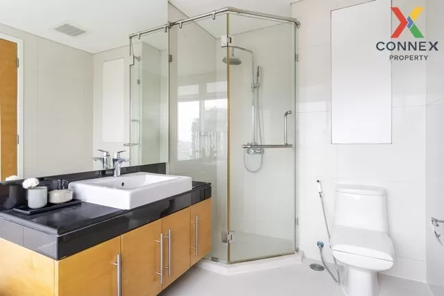 FOR RENT condo , Fullerton Sukhumvit , high floor , BTS-Ekkamai ,