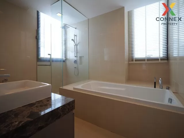 FOR RENT condo , Hyde Sukhumvit 13 , corner unit , BTS-Nana , Khl