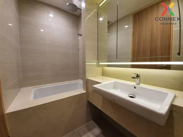 FOR RENT condo , Noble BE 33 , corner unit , BTS-Phrom Phong , Kh