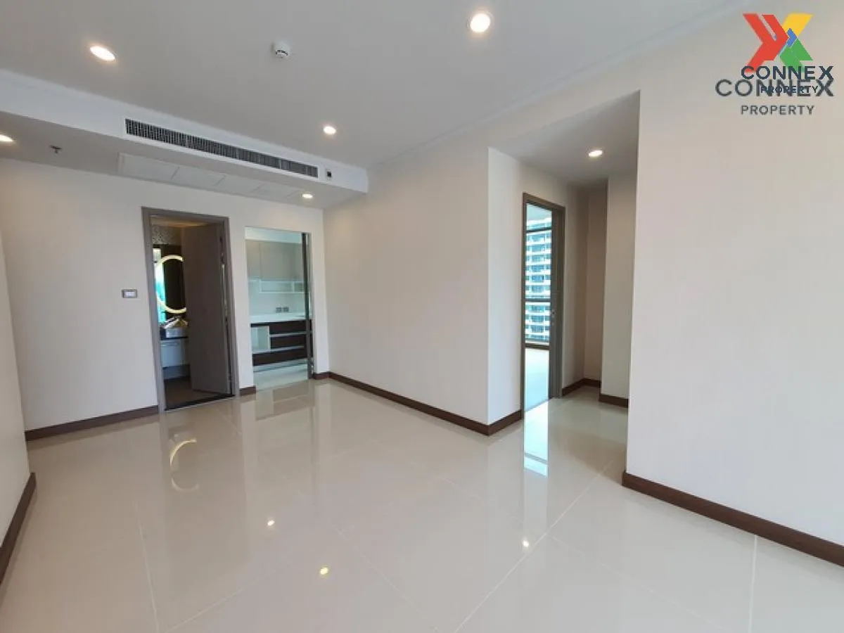 FOR RENT condo , Supalai Oriental Sukhumvit 39 , corner unit , MR 1