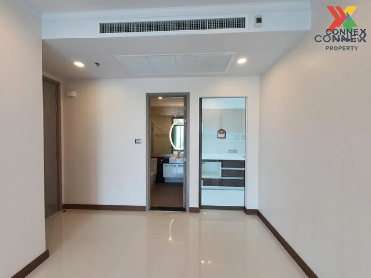 FOR RENT condo , Supalai Oriental Sukhumvit 39 , corner unit , MR 2