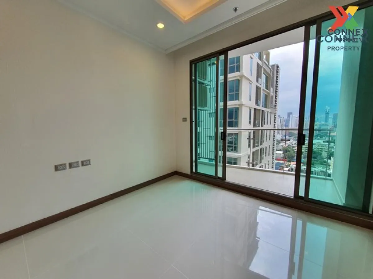 FOR RENT condo , Supalai Oriental Sukhumvit 39 , corner unit , MR 4