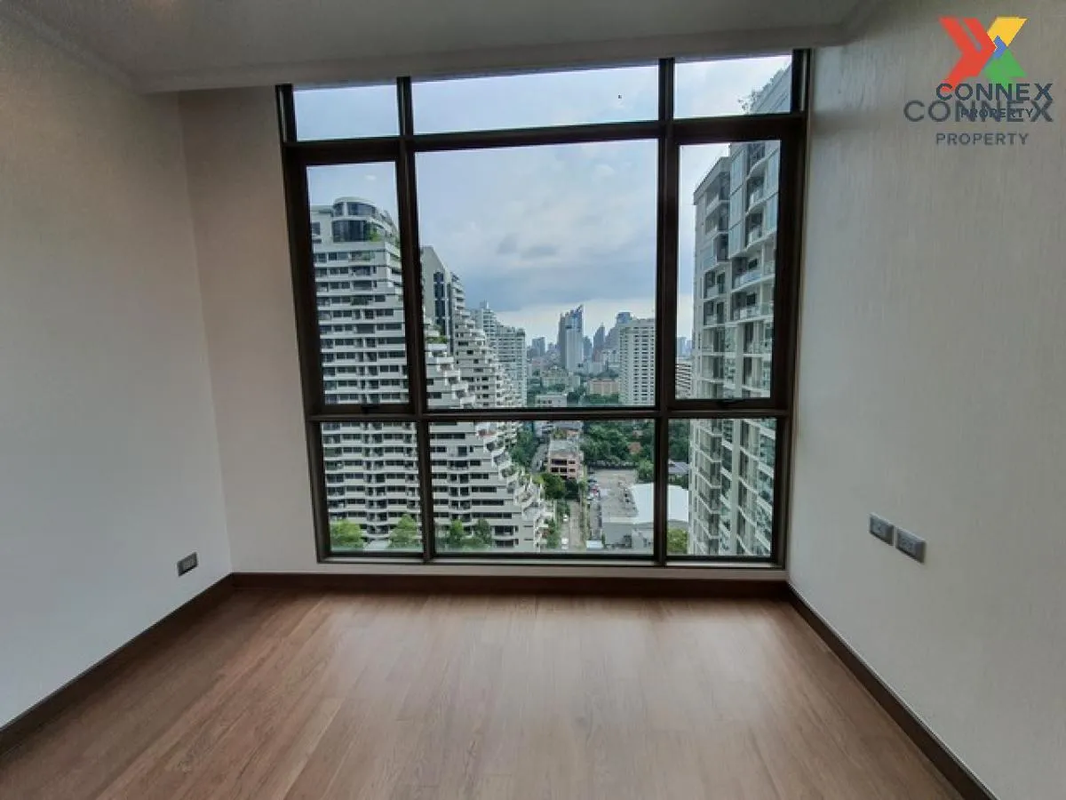 FOR RENT condo , Supalai Oriental Sukhumvit 39 , corner unit , MR