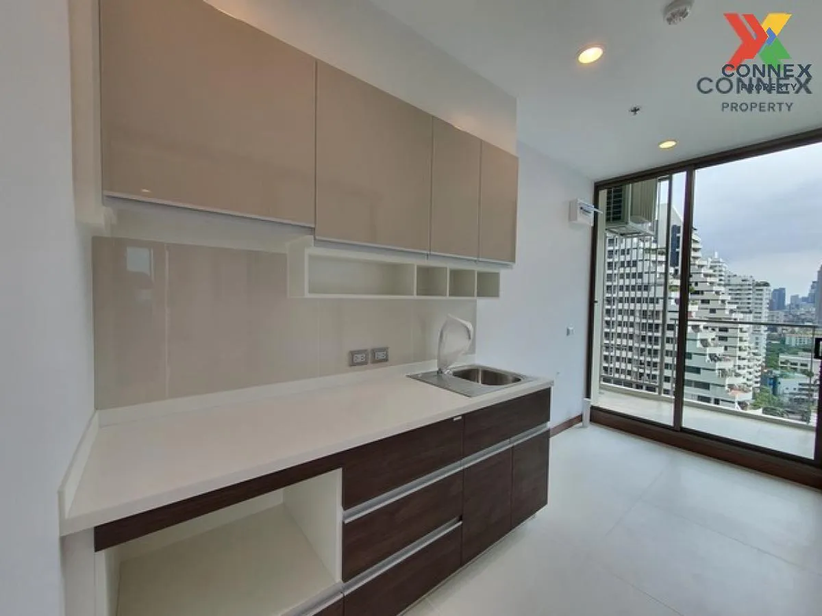 FOR RENT condo , Supalai Oriental Sukhumvit 39 , corner unit , MR