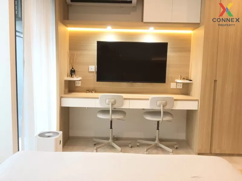 FOR RENT condo , Life One Wireless , corner unit , BTS-Phloen Chi 3