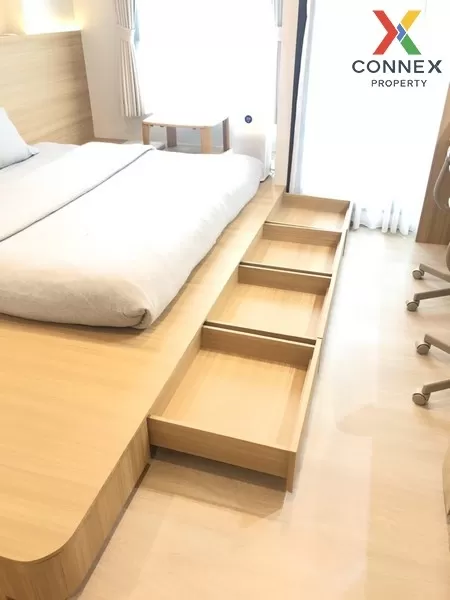 FOR RENT condo , Life One Wireless , corner unit , BTS-Phloen Chi 4