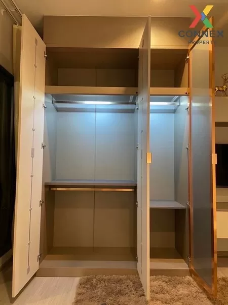 FOR RENT condo , Life Asoke-Rama 9 , corner unit , MRT-Phra Ram 9