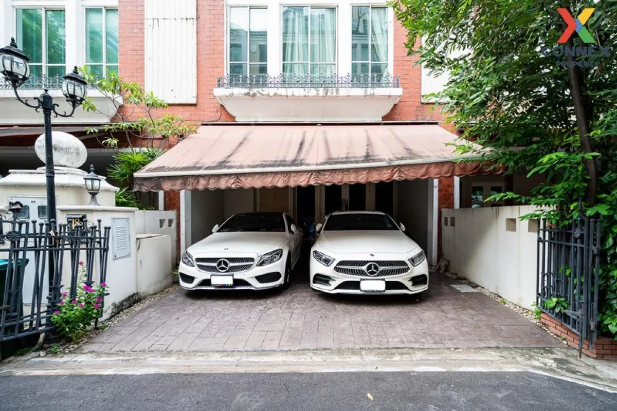 FOR RENT townhome , Baan Klang Krung Thonglor , high floor , BTS- 2