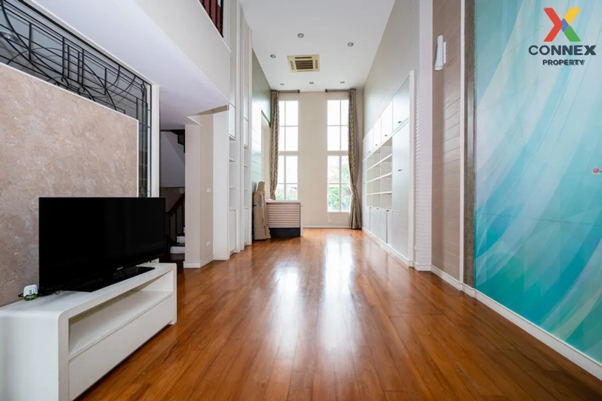 FOR RENT townhome , Baan Klang Krung Thonglor , high floor , BTS- 3