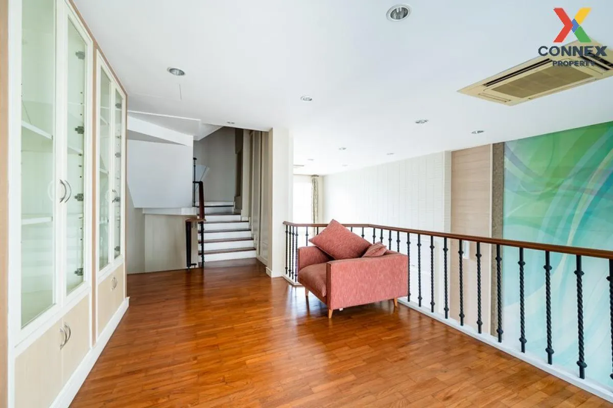 FOR RENT townhome , Baan Klang Krung Thonglor , high floor , BTS-