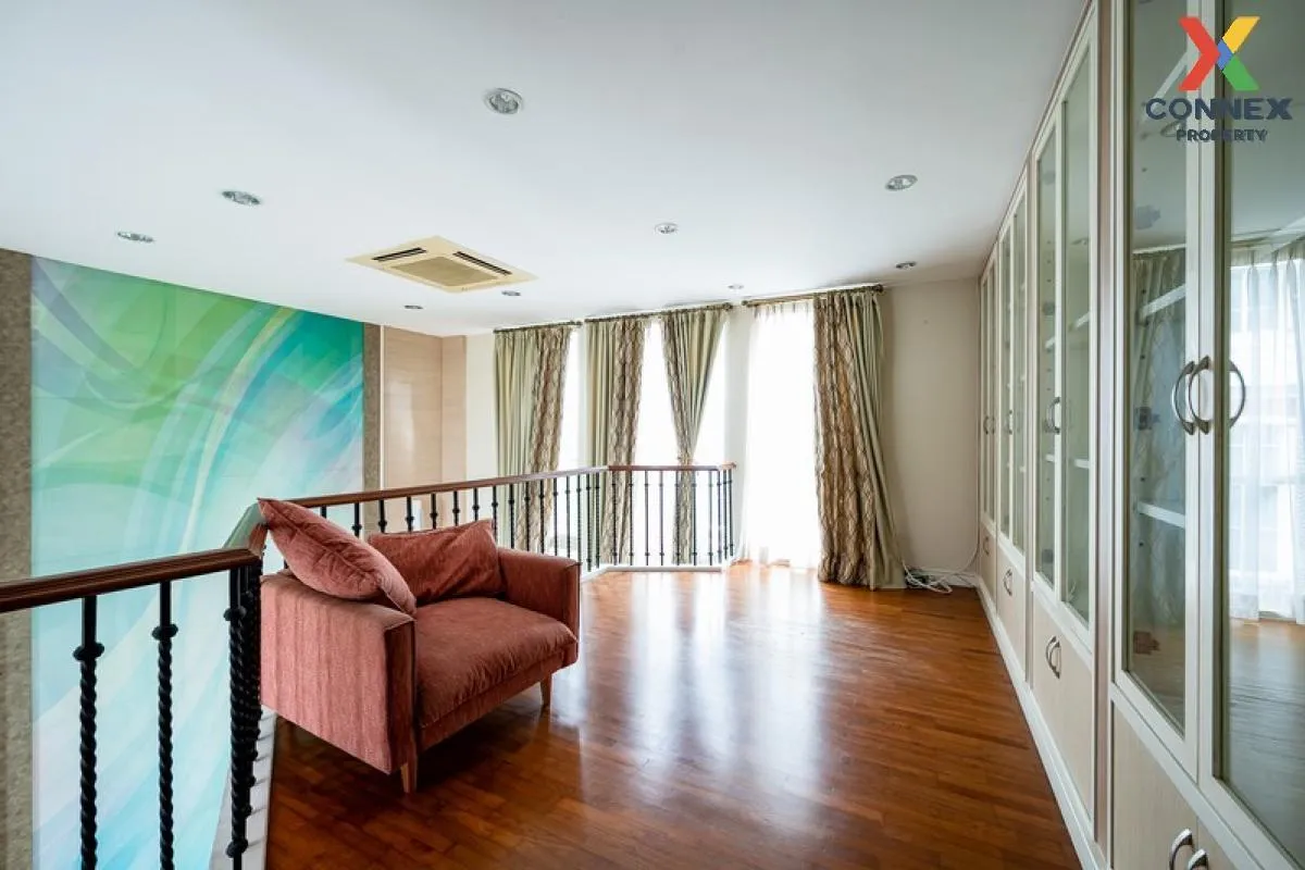 FOR RENT townhome , Baan Klang Krung Thonglor , high floor , BTS-