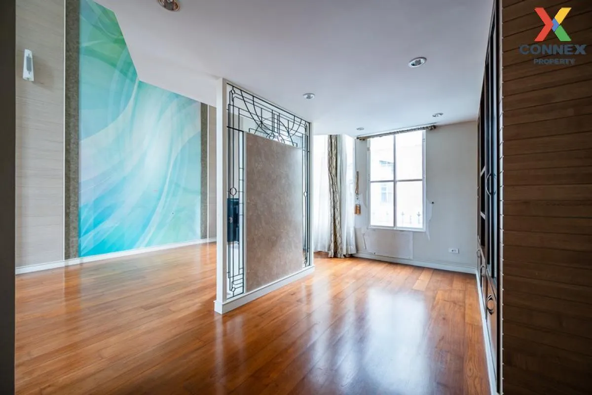 FOR RENT townhome , Baan Klang Krung Thonglor , high floor , BTS-