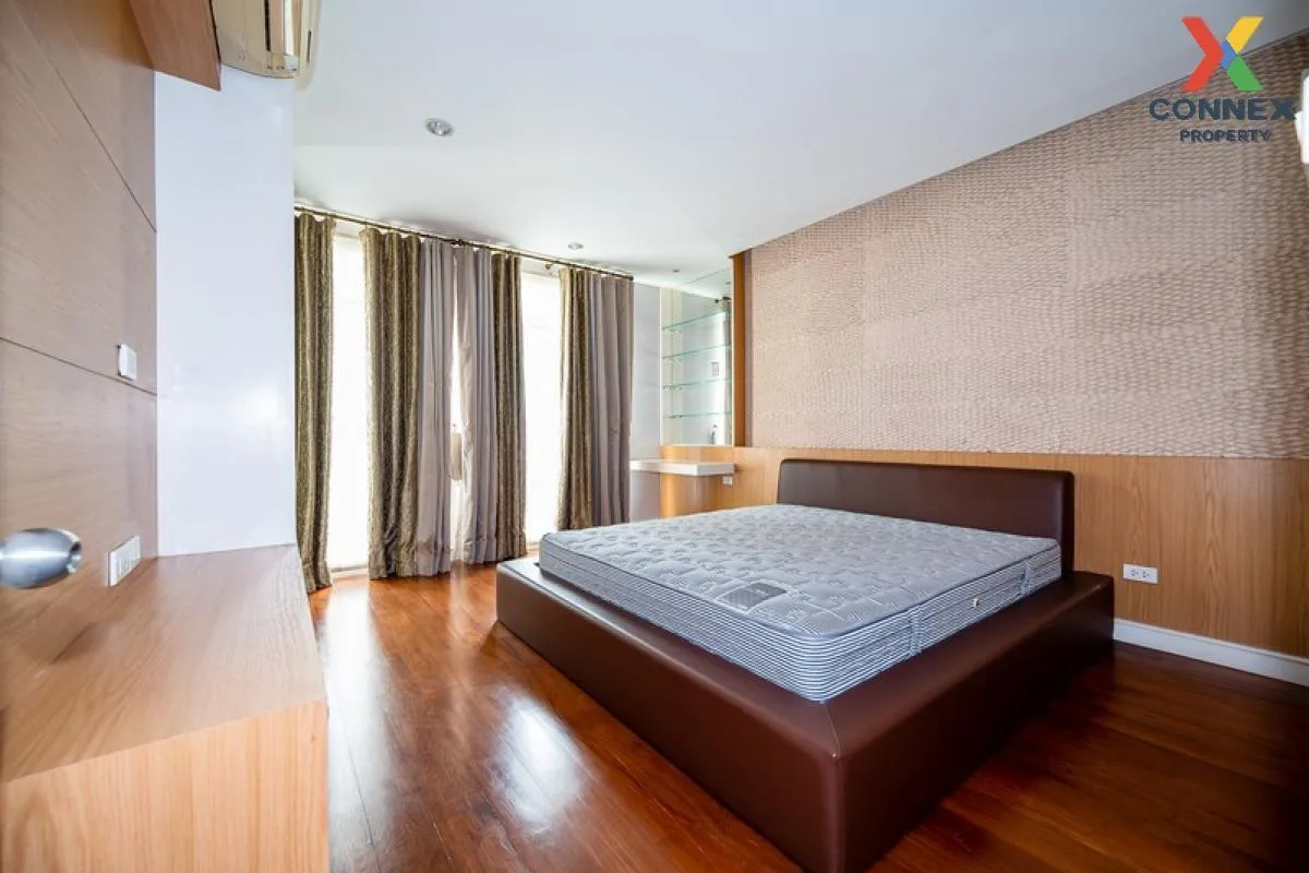 FOR RENT townhome , Baan Klang Krung Thonglor , high floor , BTS-