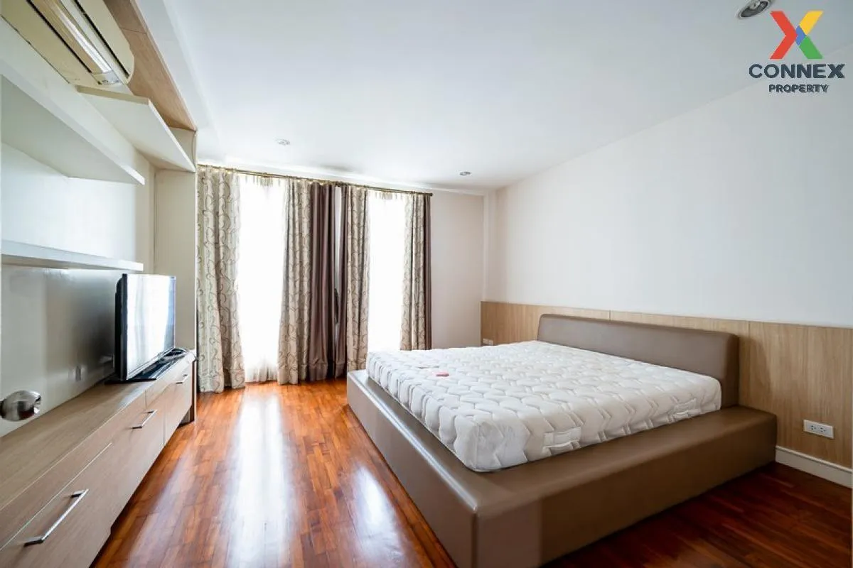 FOR RENT townhome , Baan Klang Krung Thonglor , high floor , BTS-