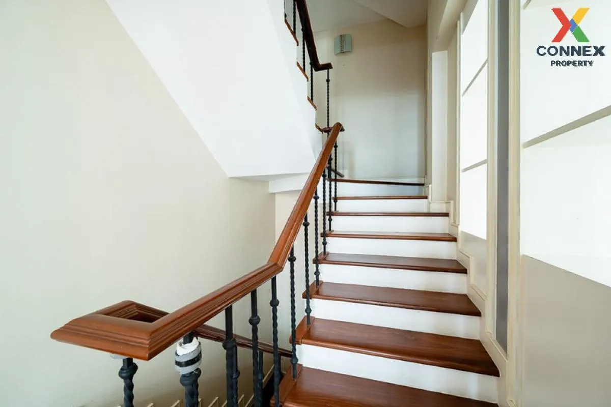 FOR RENT townhome , Baan Klang Krung Thonglor , high floor , BTS-