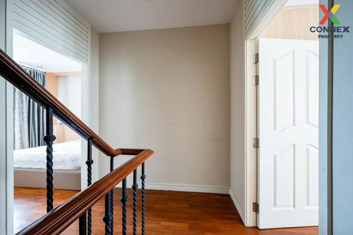 FOR RENT townhome , Baan Klang Krung Thonglor , high floor , BTS-