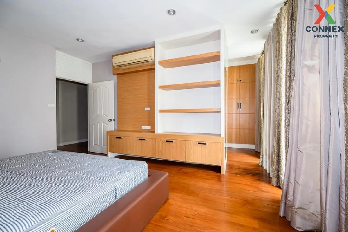 FOR RENT townhome , Baan Klang Krung Thonglor , high floor , BTS-