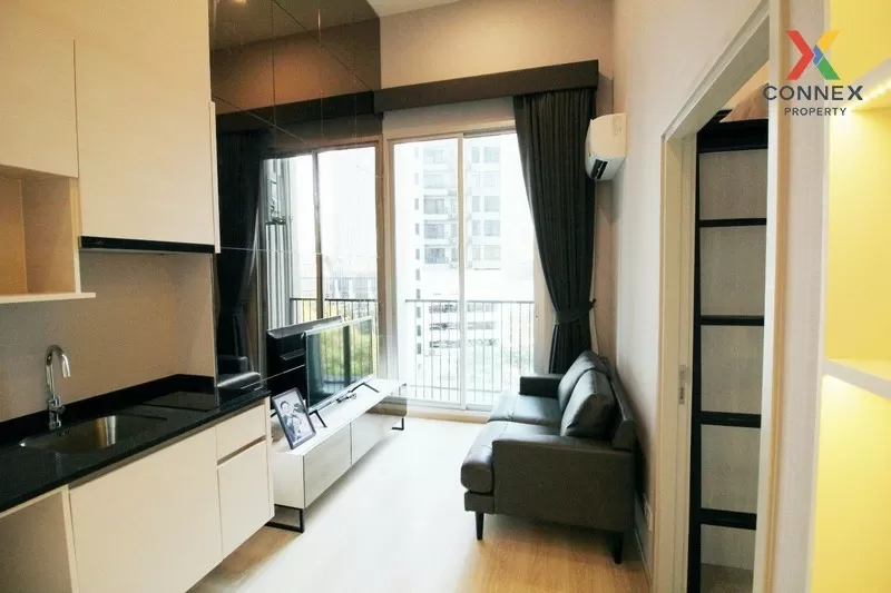 FOR RENT condo , Noble Revolve Ratchada 2 , Duplex , corner unit 