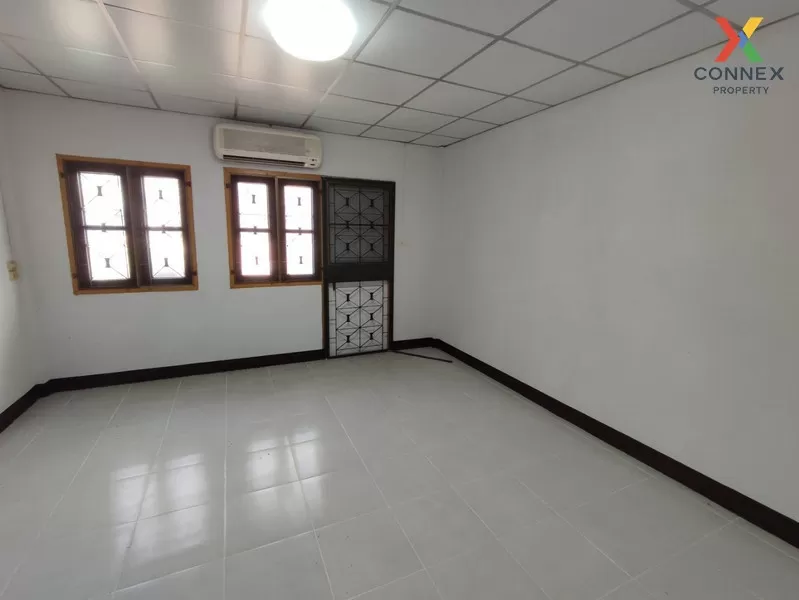 FOR SALE townhome , Baan Khajeenuch , wide frontage , Khlong Phra 4