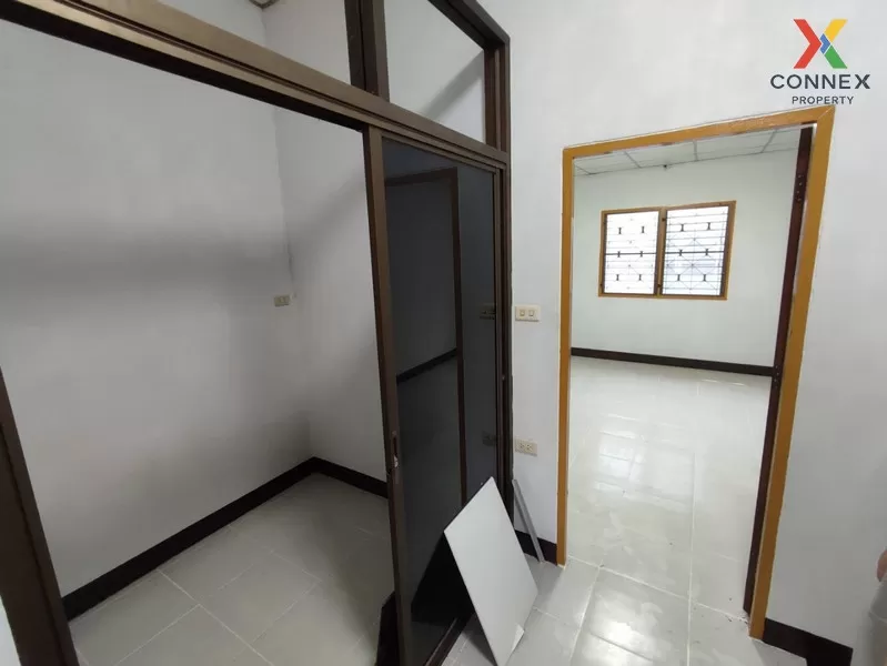 FOR SALE townhome , Baan Khajeenuch , wide frontage , Khlong Phra