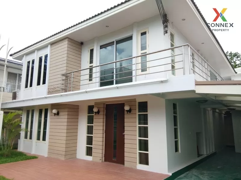 Beautiful House in Ekamai 22, BTS-Ekamai, Sukhumvit, Khlong Tan N 1