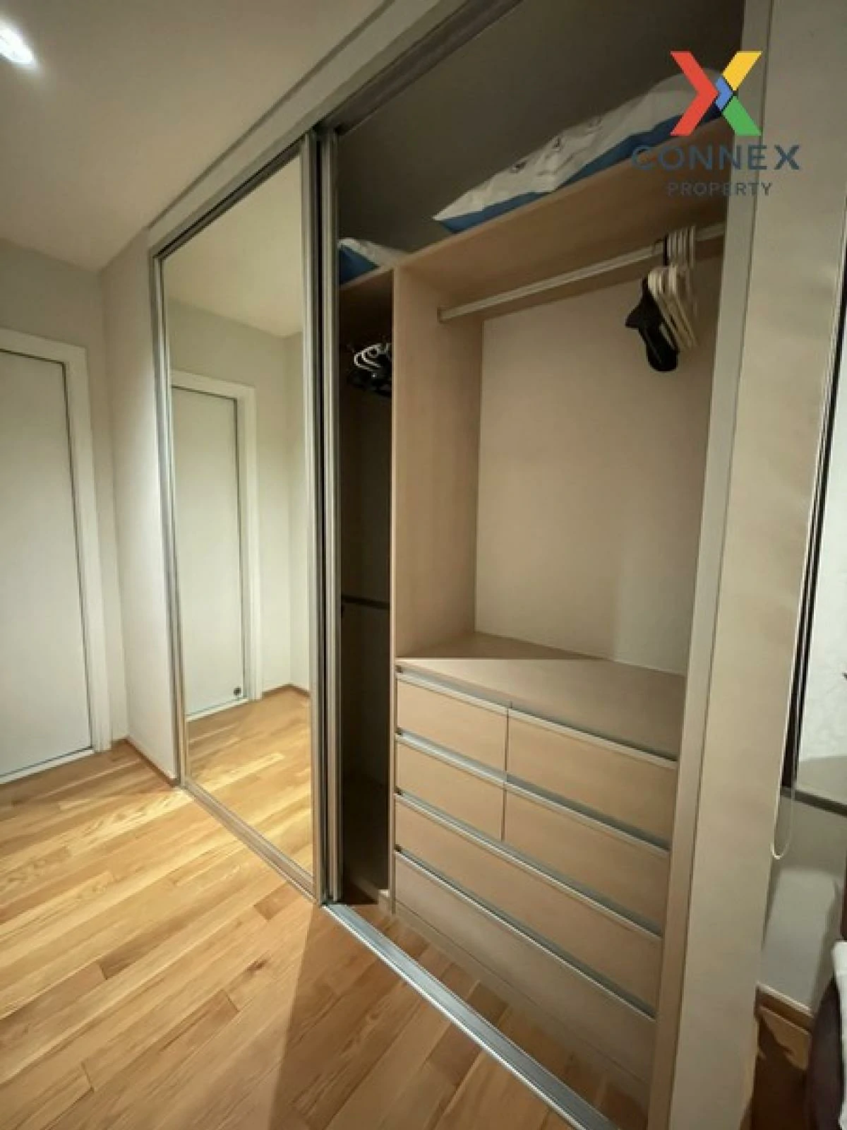 FOR RENT condo , The Emporio Place , Duplex , wide frontage , BTS 4