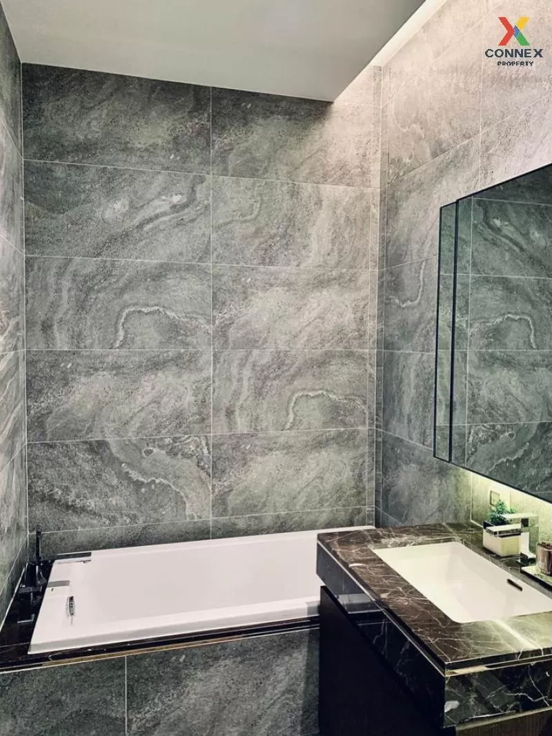 FOR RENT condo , The Esse Sukkhumvit 36 , Duplex , wide frontage 