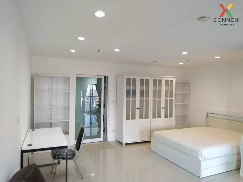 FOR RENT condo , Silom Suite , Duplex , wide frontage , BTS-Saint 2
