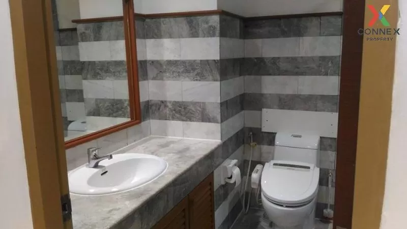 FOR RENT condo , Silom Suite , Duplex , wide frontage , BTS-Saint 4