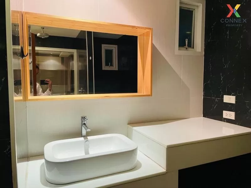 FOR RENT condo , Sompob House , Duplex , wide frontage , BTS-Wong